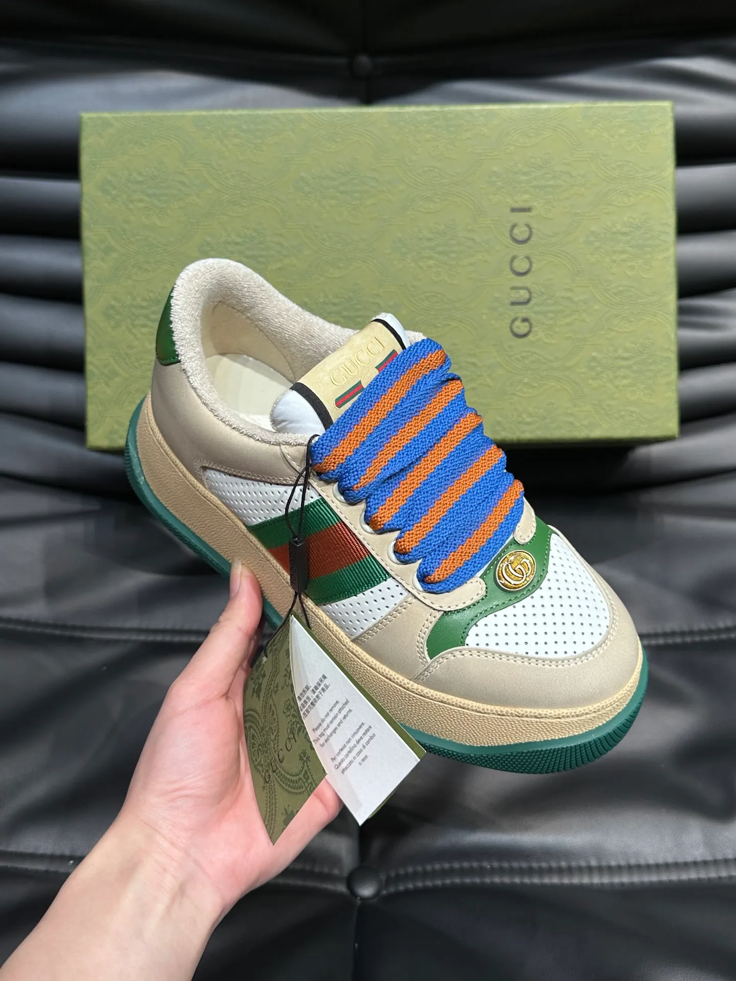 Men's men's shoes 💰p500 "GUCC*" Screener series 👫 Couple style GG thick-soled sneakers, the Screener series is inspired by the classic sneakers of the 1970s, cleverly incorporating the retro Gucci logo, two-color waterproof platform soles, and 5CM thick soles to enhance the aura, conveying the new design concept that a single product should be permanently accompanied by the passage of time, creating a retro distressed effect, decorated with metallic double G oval enamel details! High-quality, versatile classic items, highly recommended. Size female 35-39, male 38-44